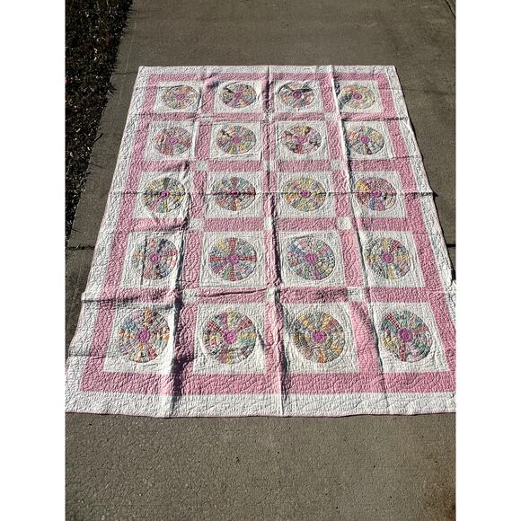 Mabel's 1945 Pink & White Dresden Plate Feedsack Floral Quilt - Picture 1 of 6